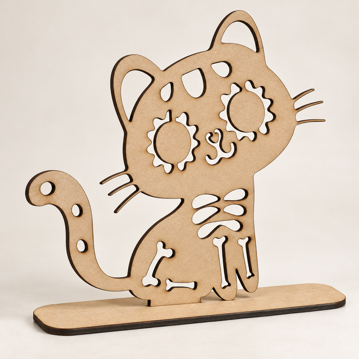 Vista en ángulo del gato de MDF de 3 mm