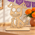 Perro de MDF en una escena decorativa de Día de Muertos